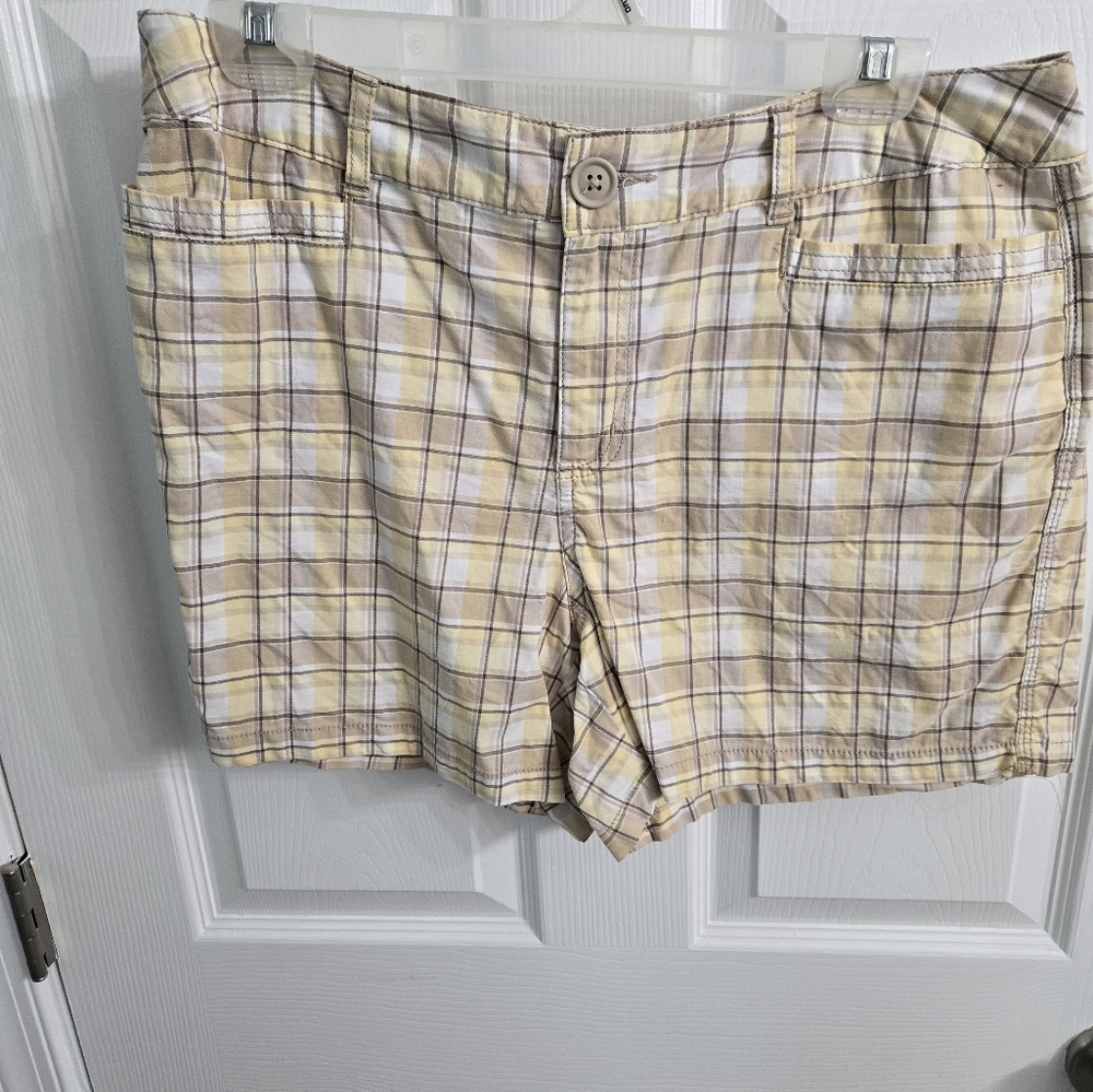 St. John's Bay Plaid Women's Shorts in Cream and Tan
